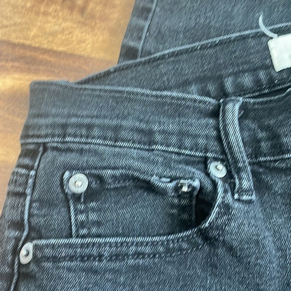 Gap straight leg jean. A true classic. - Picture 6 of 6